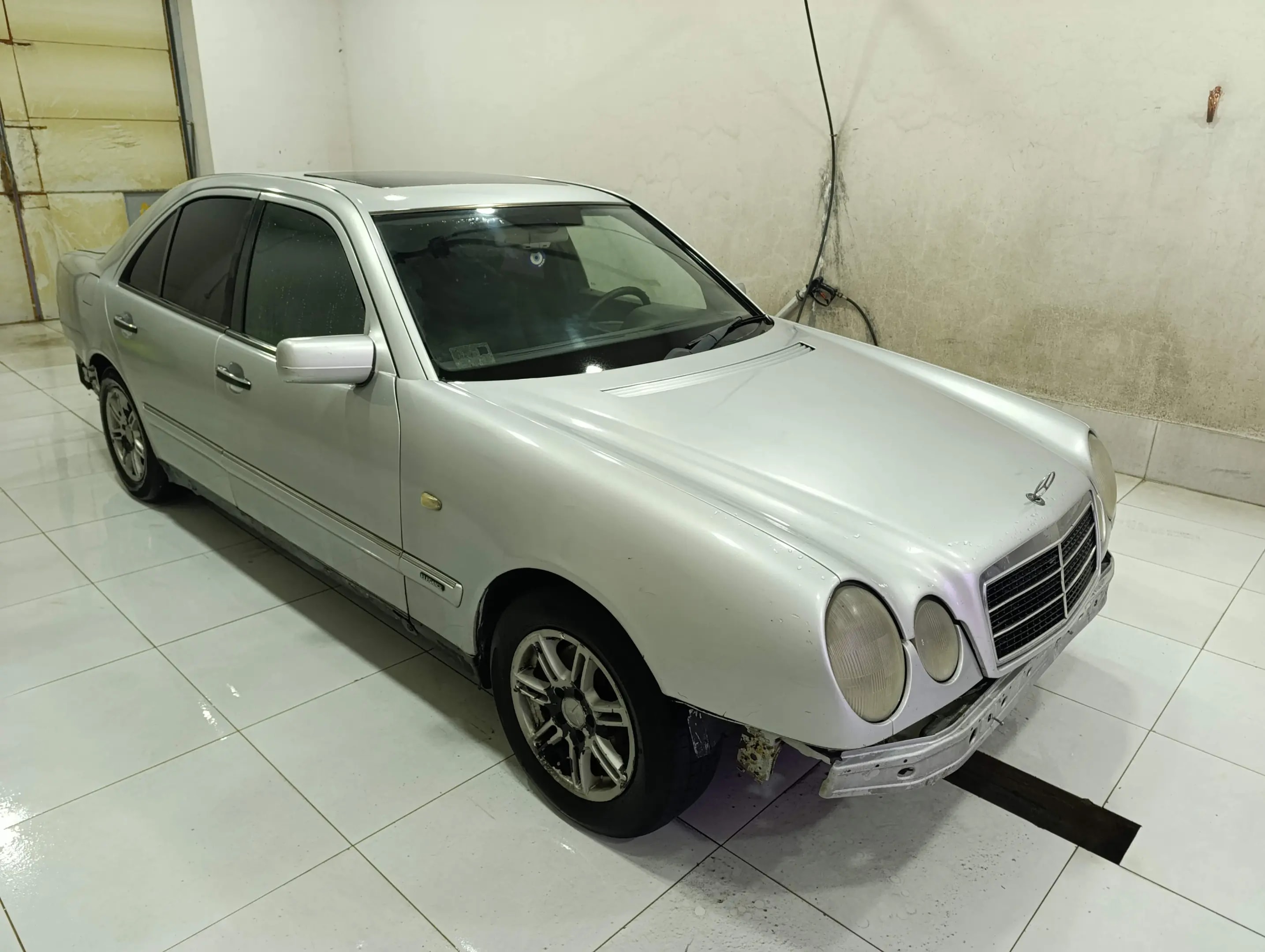 Mercedes-Benz E 200