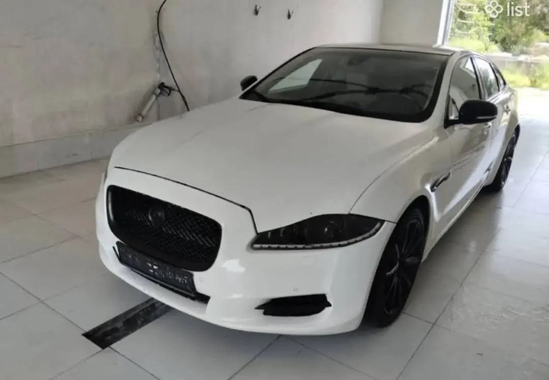 Jaguar XJ