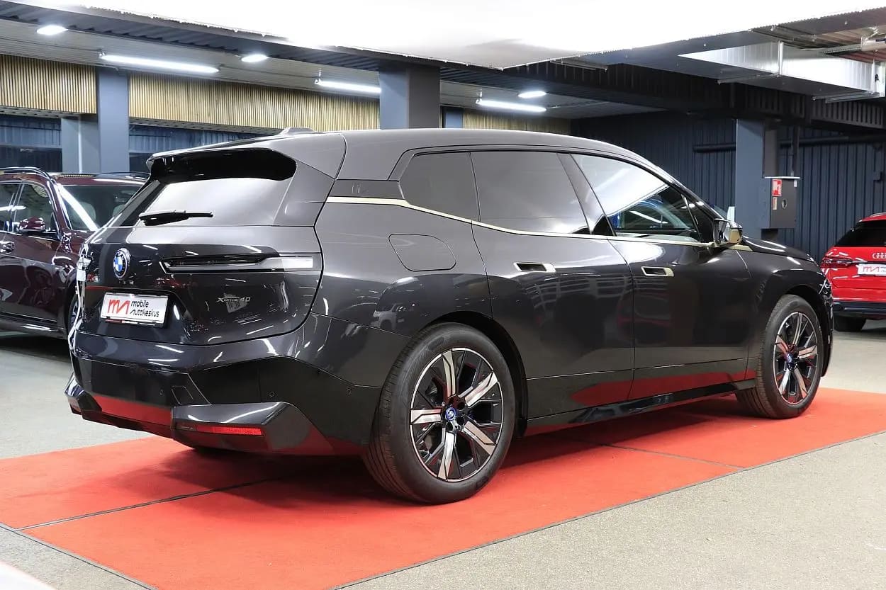 BMW iX