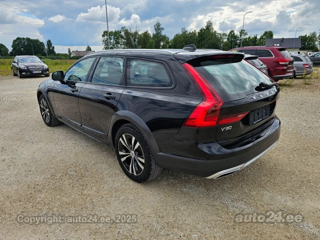 Volvo V90 Cross Country