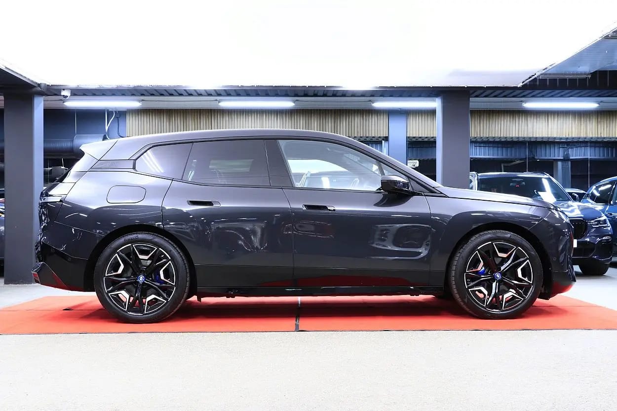 BMW iX