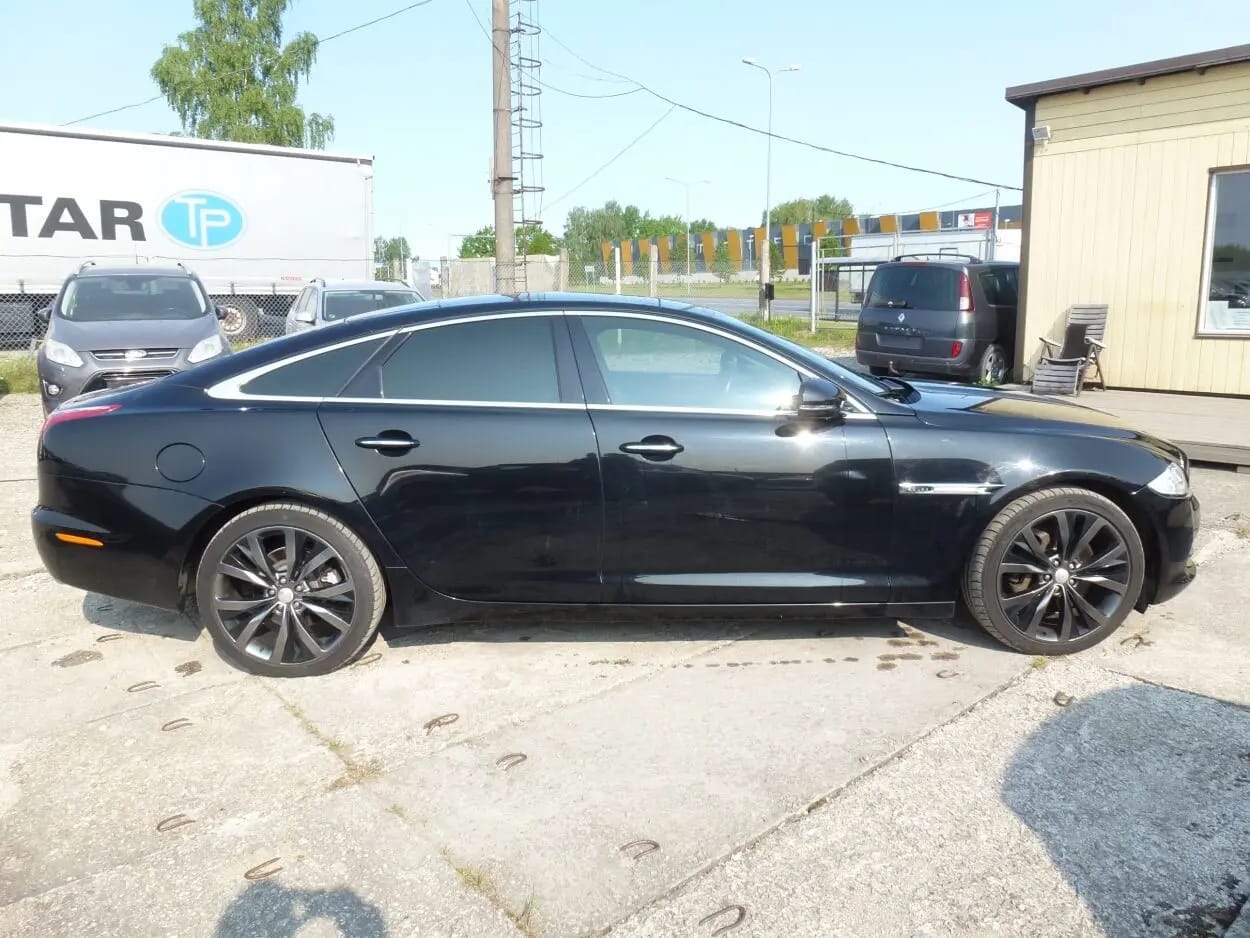Jaguar XJ
