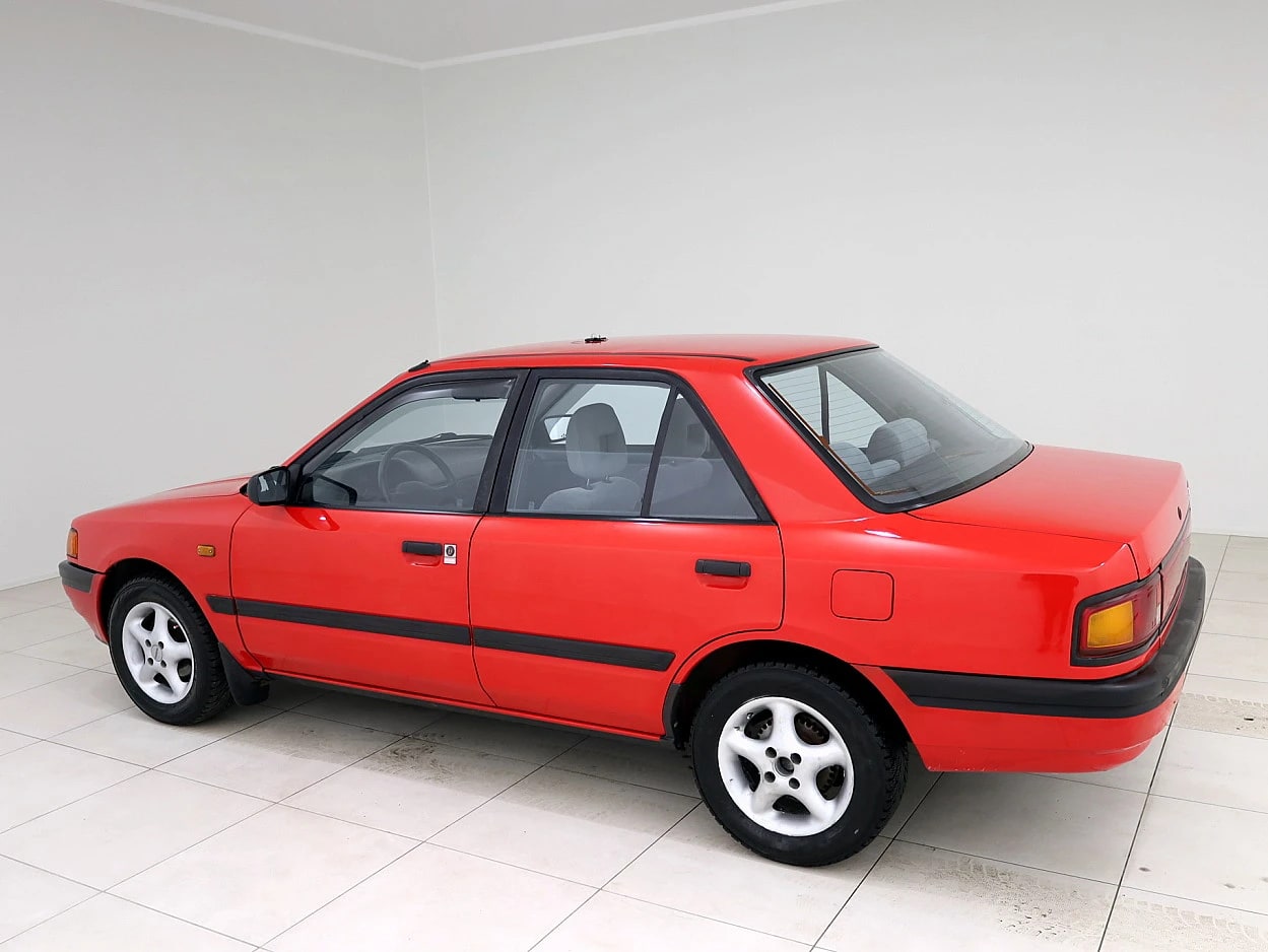 Mazda 323