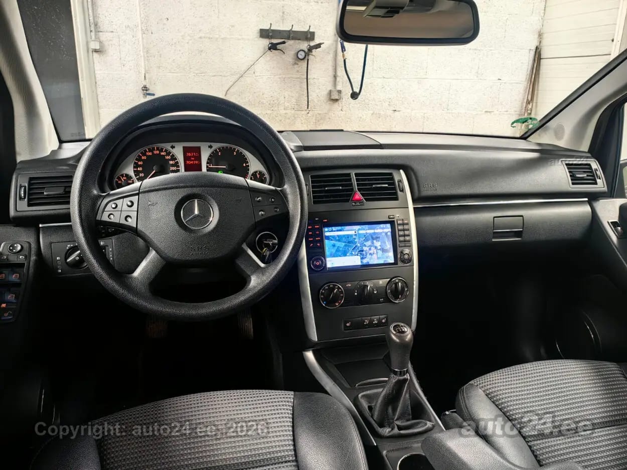 Mercedes-Benz B 180