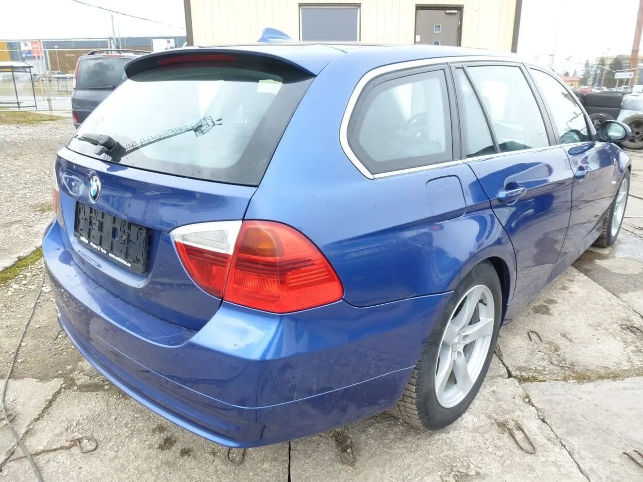 BMW 330