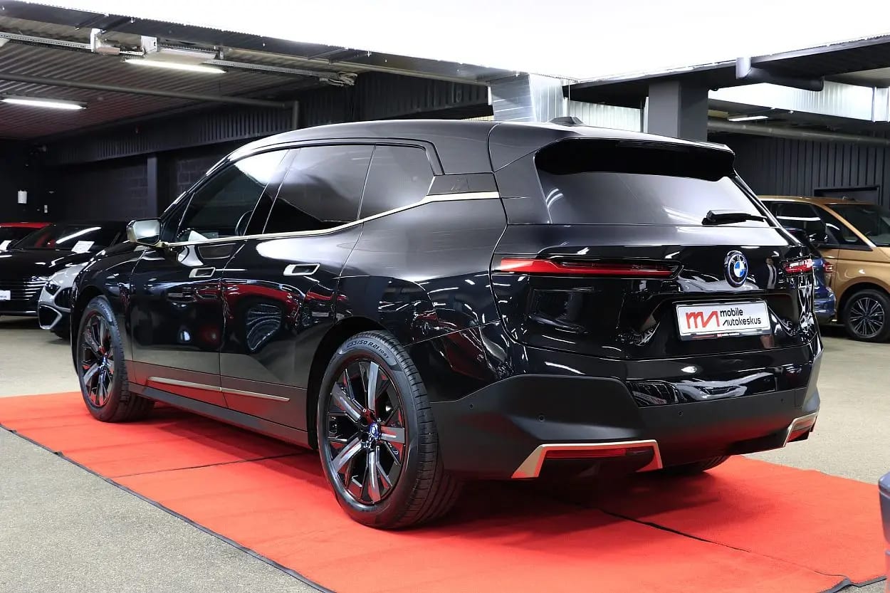 BMW iX