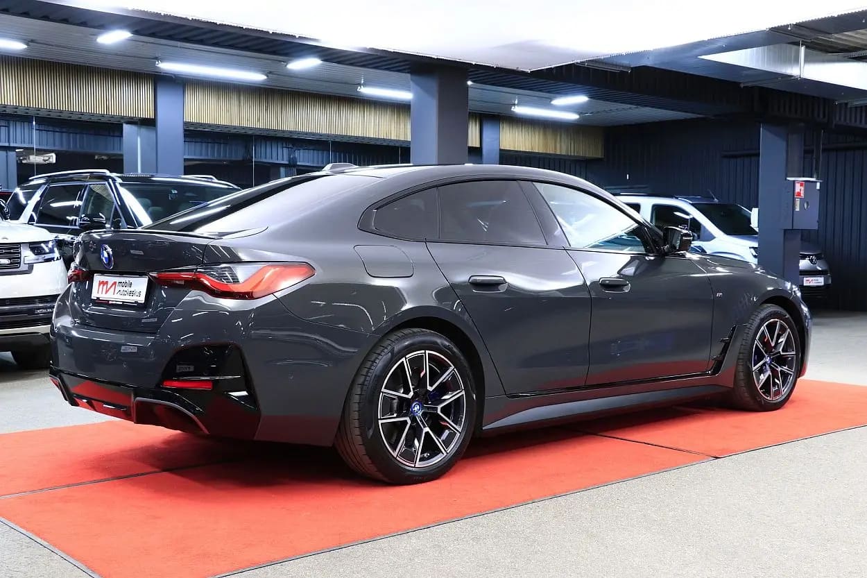 BMW i4