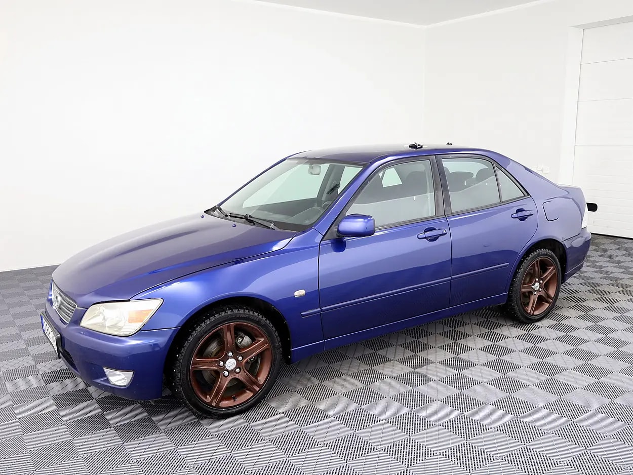 Lexus IS 200