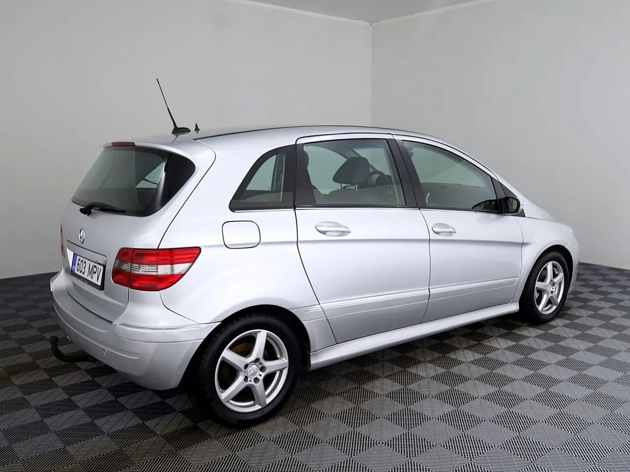Mercedes-Benz B 200
