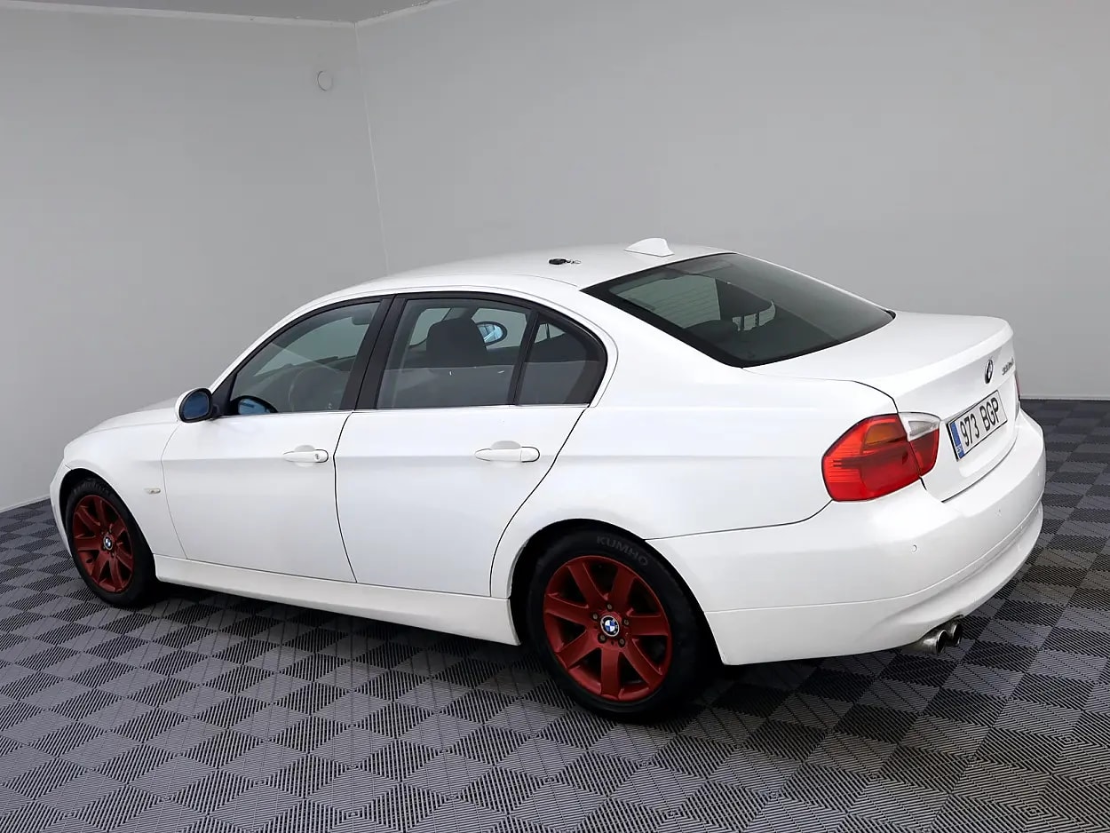 BMW 330