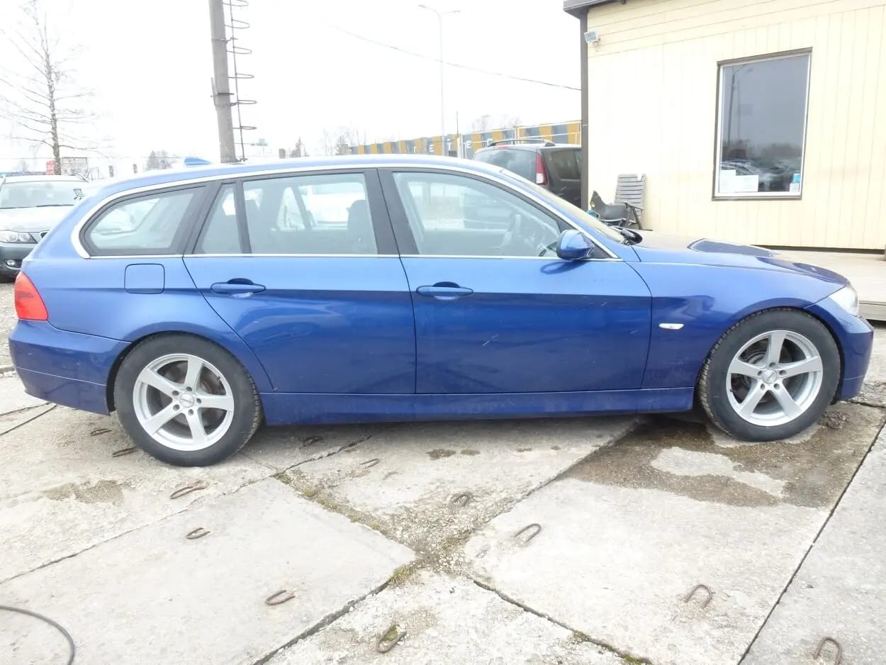 BMW 330