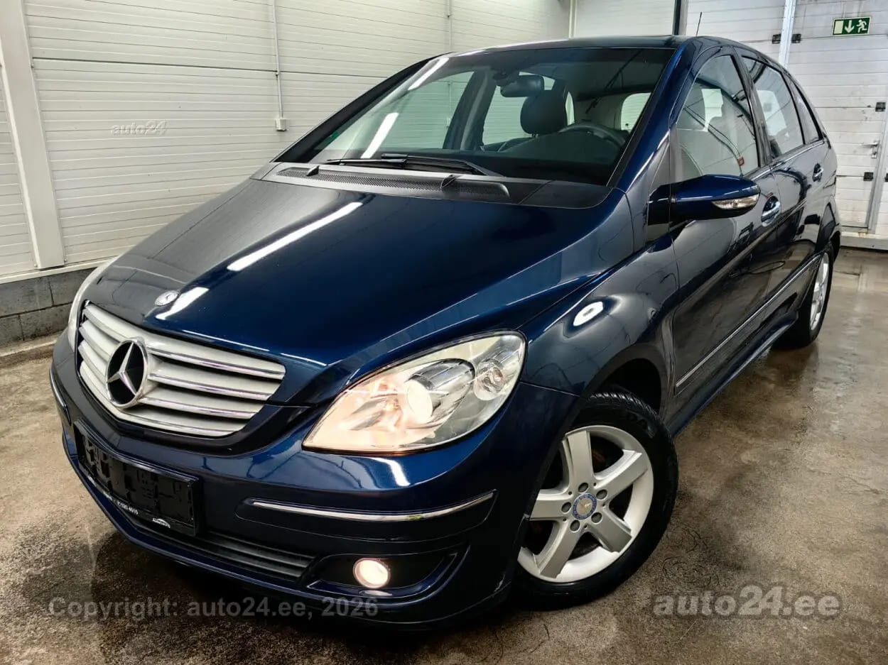 Mercedes-Benz B 180