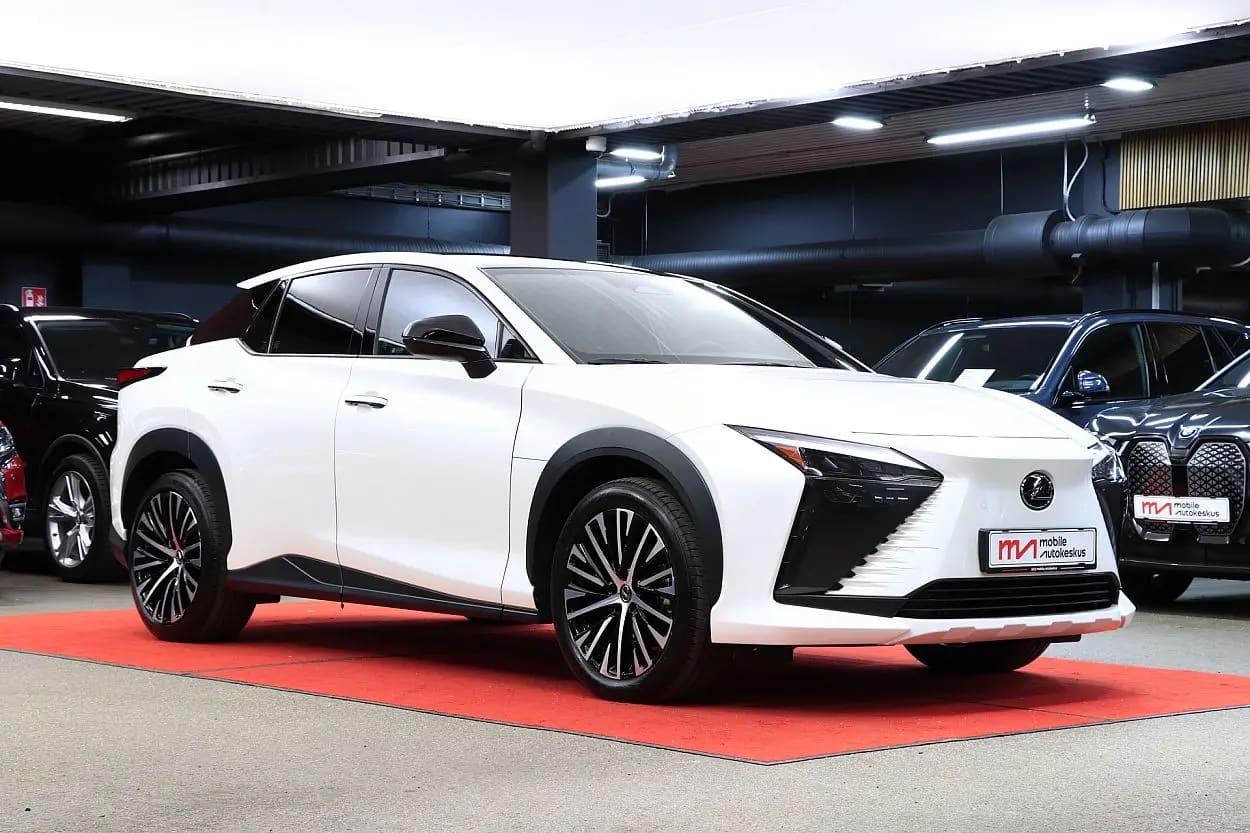 Lexus RZ