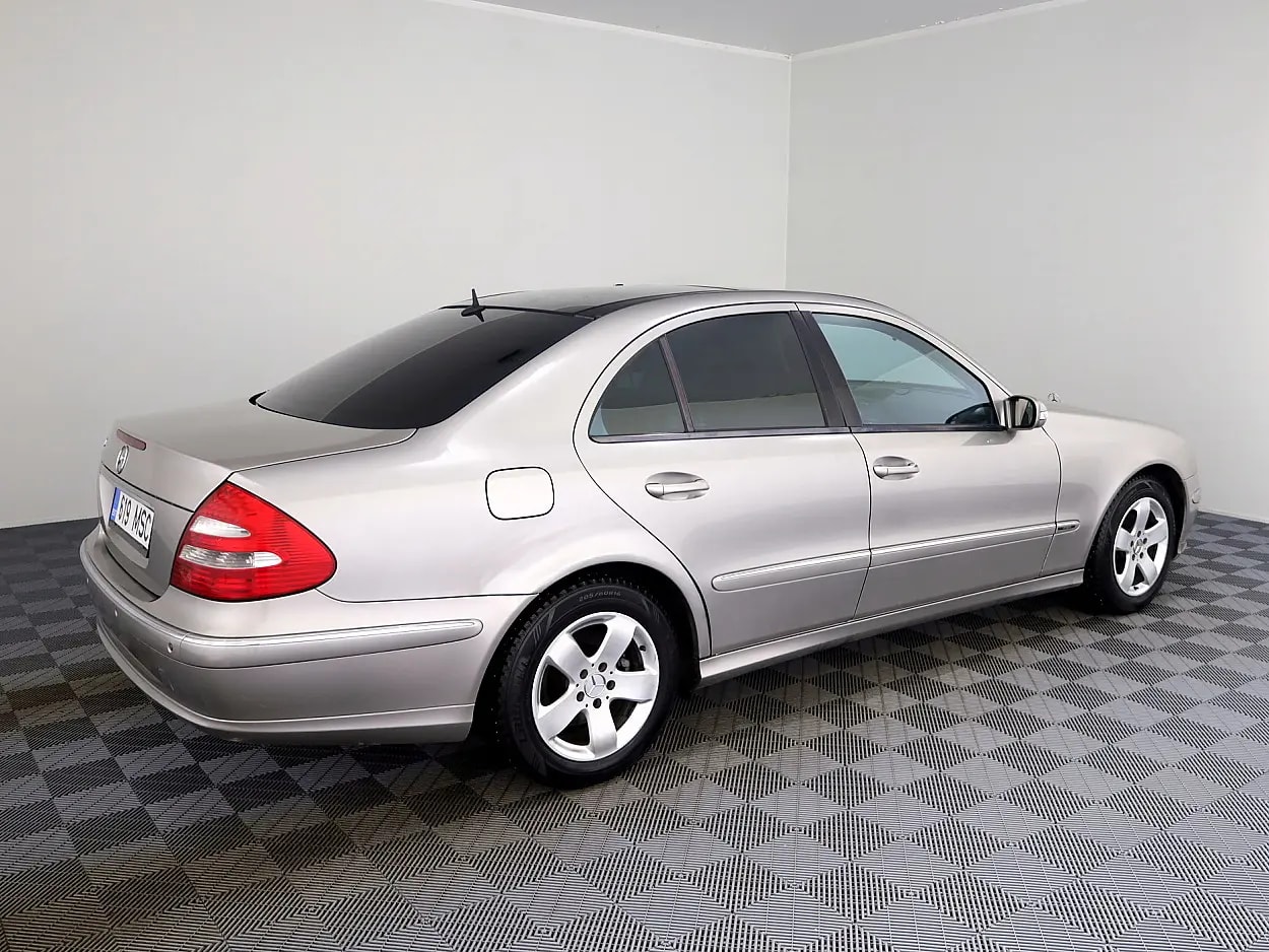 Mercedes-Benz E 320
