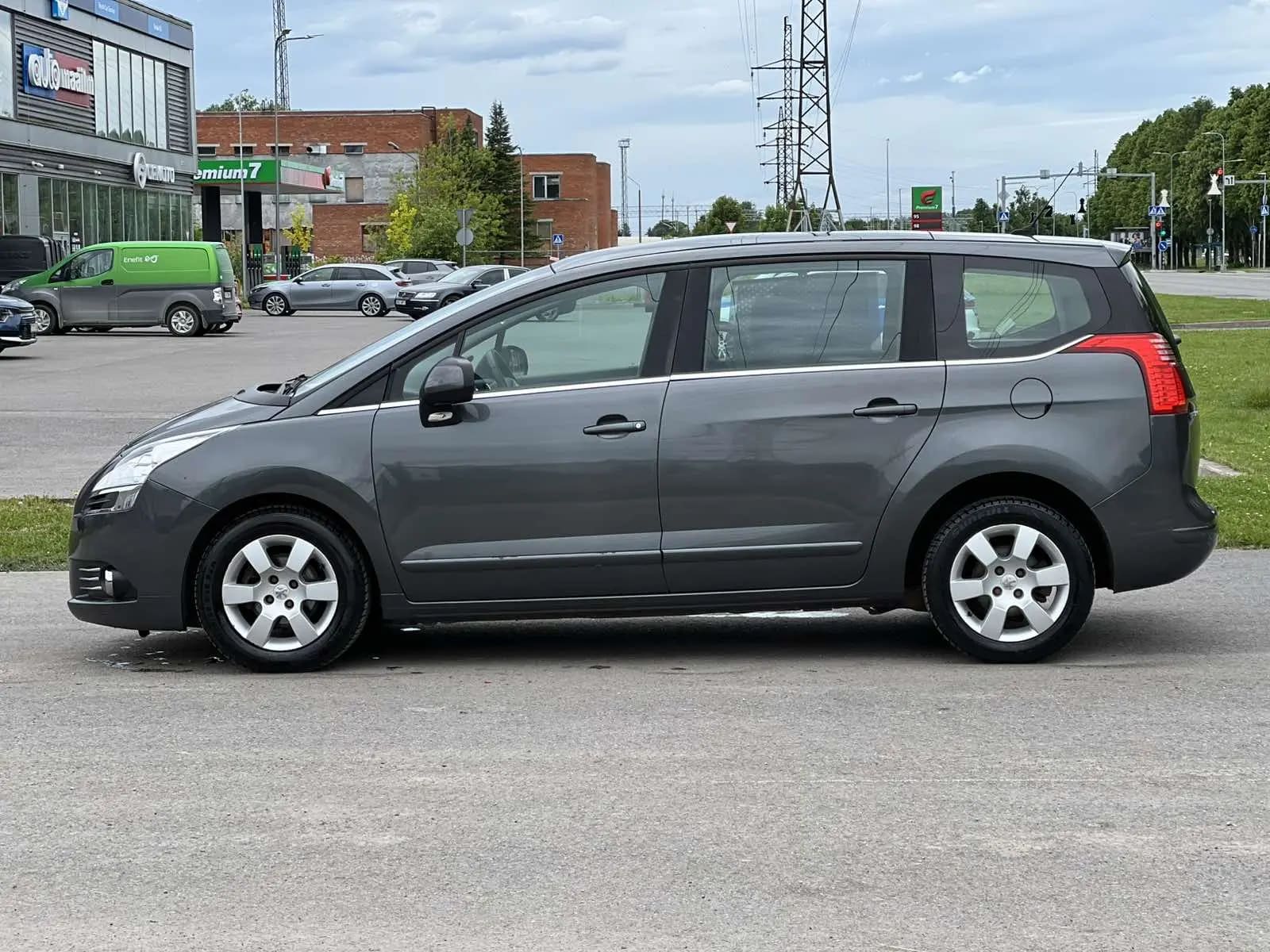 Peugeot 5008