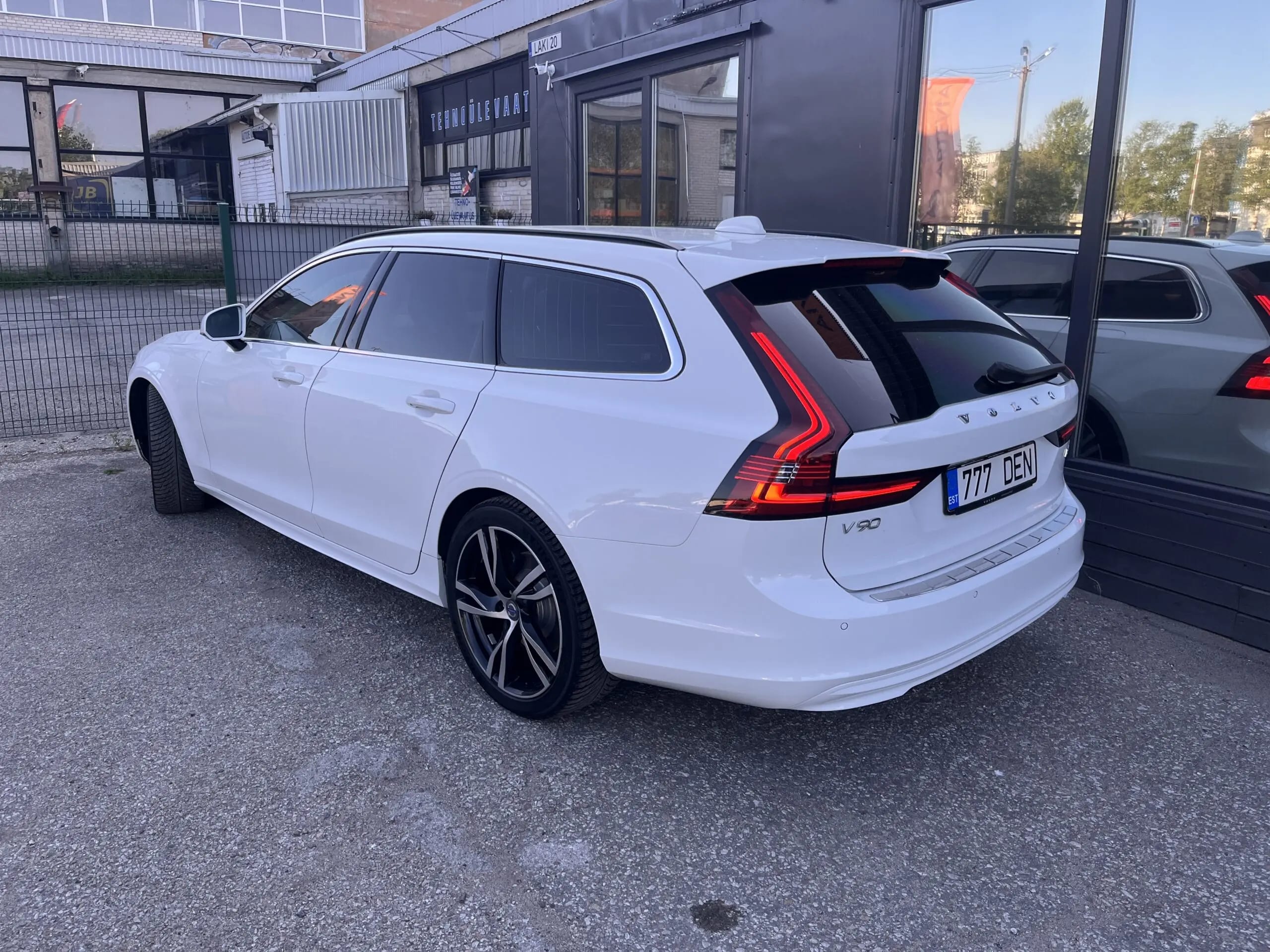 Volvo V90
