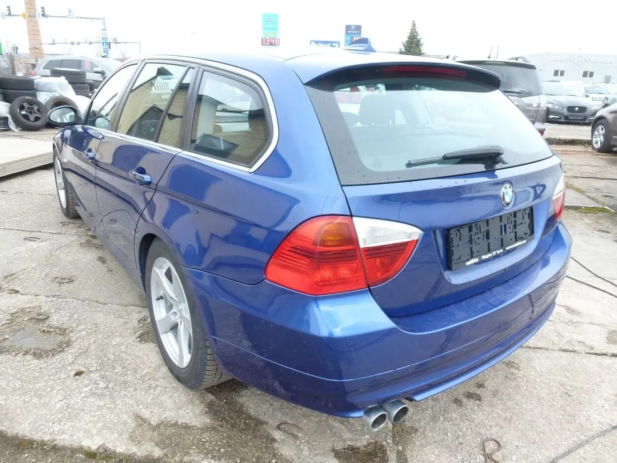 BMW 330