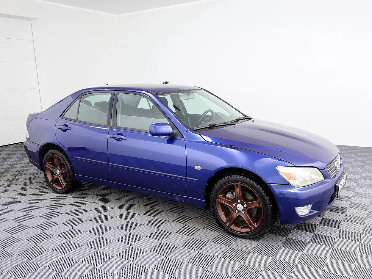 Lexus IS 200