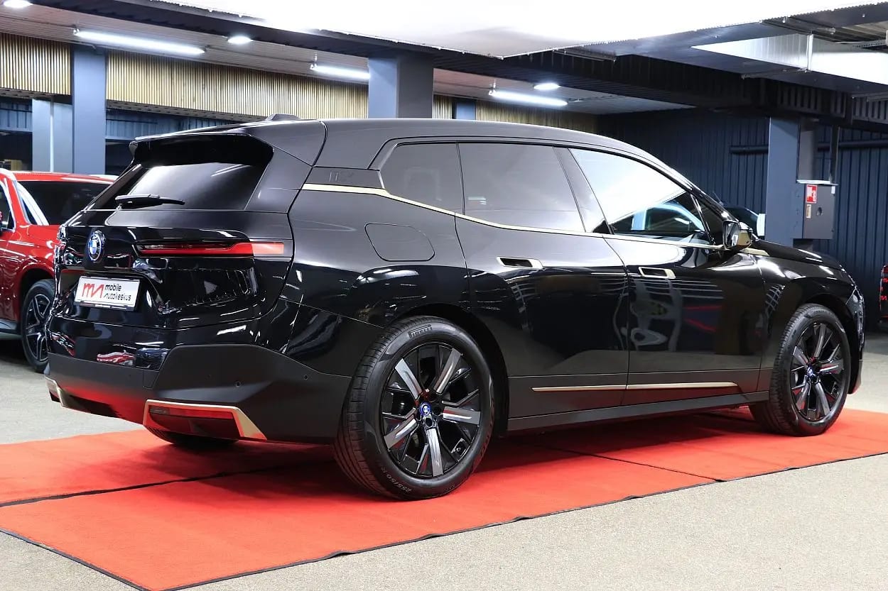 BMW iX