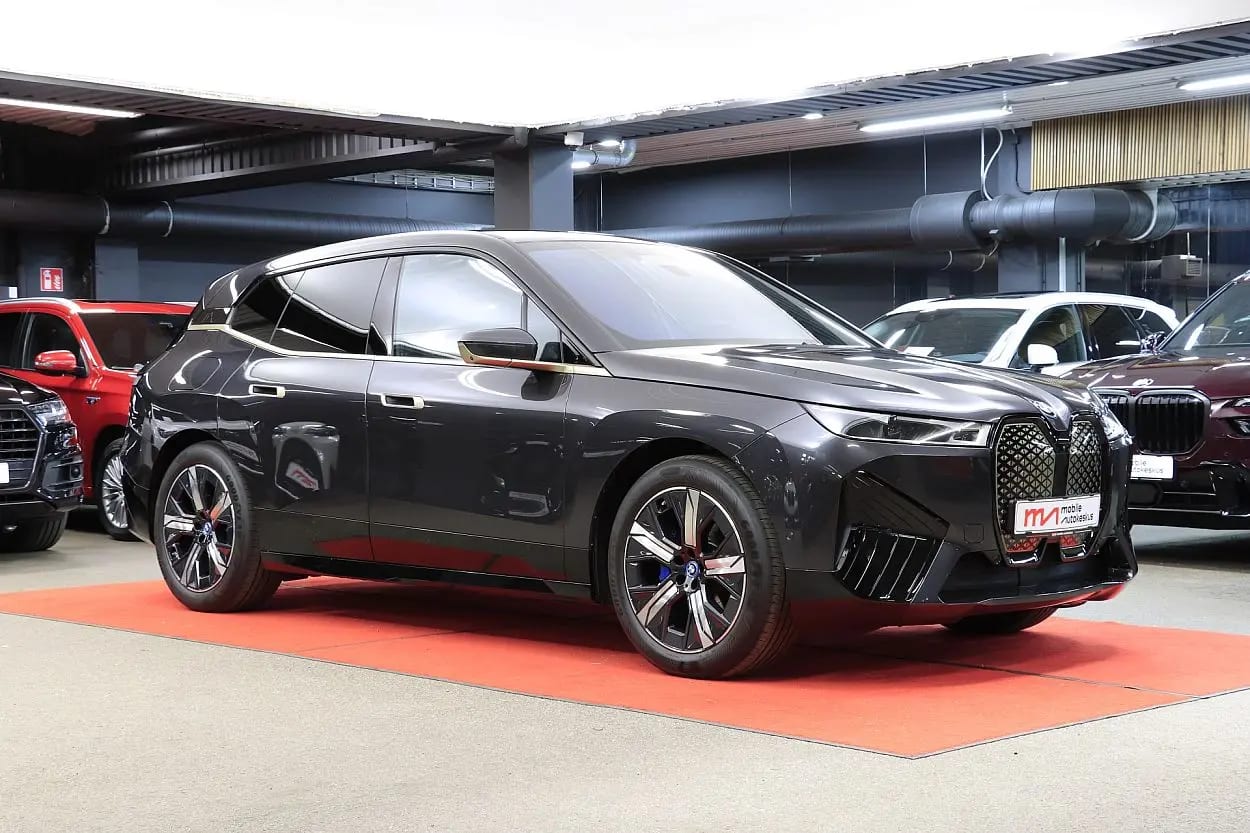 BMW iX