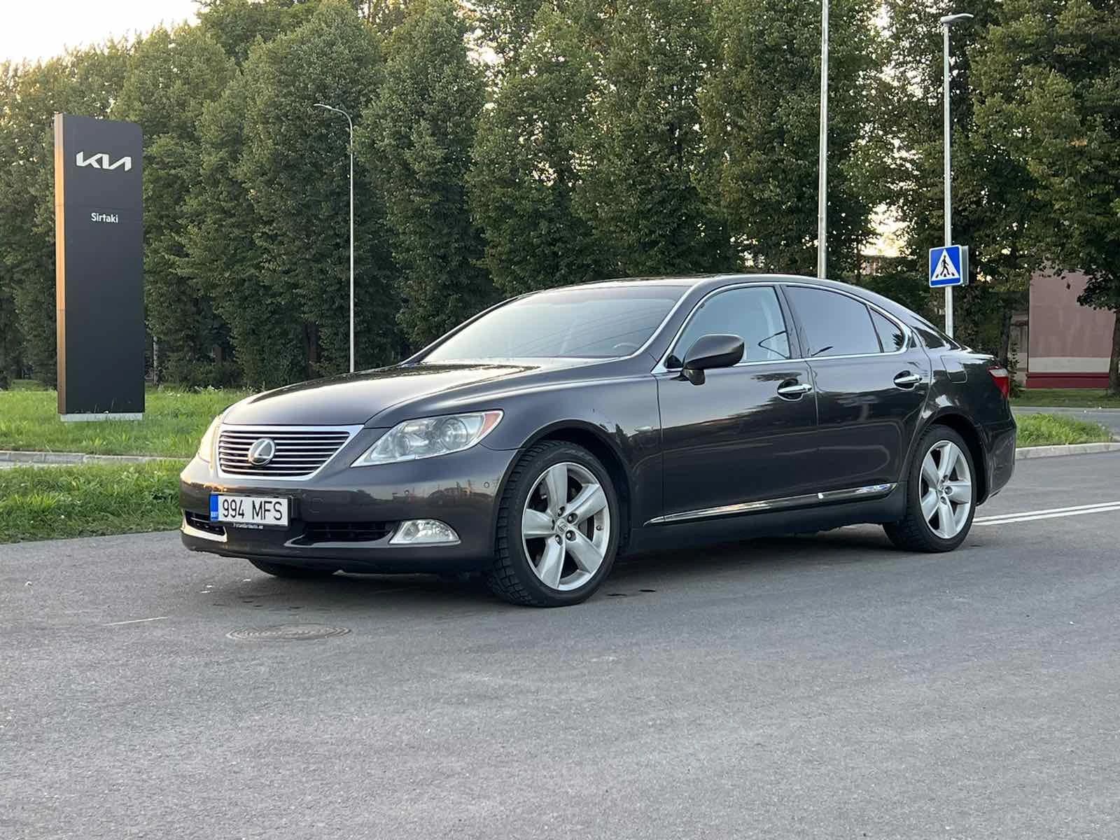 Lexus LS 460