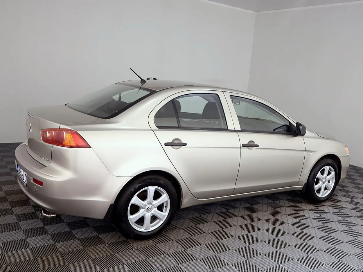 Mitsubishi Lancer