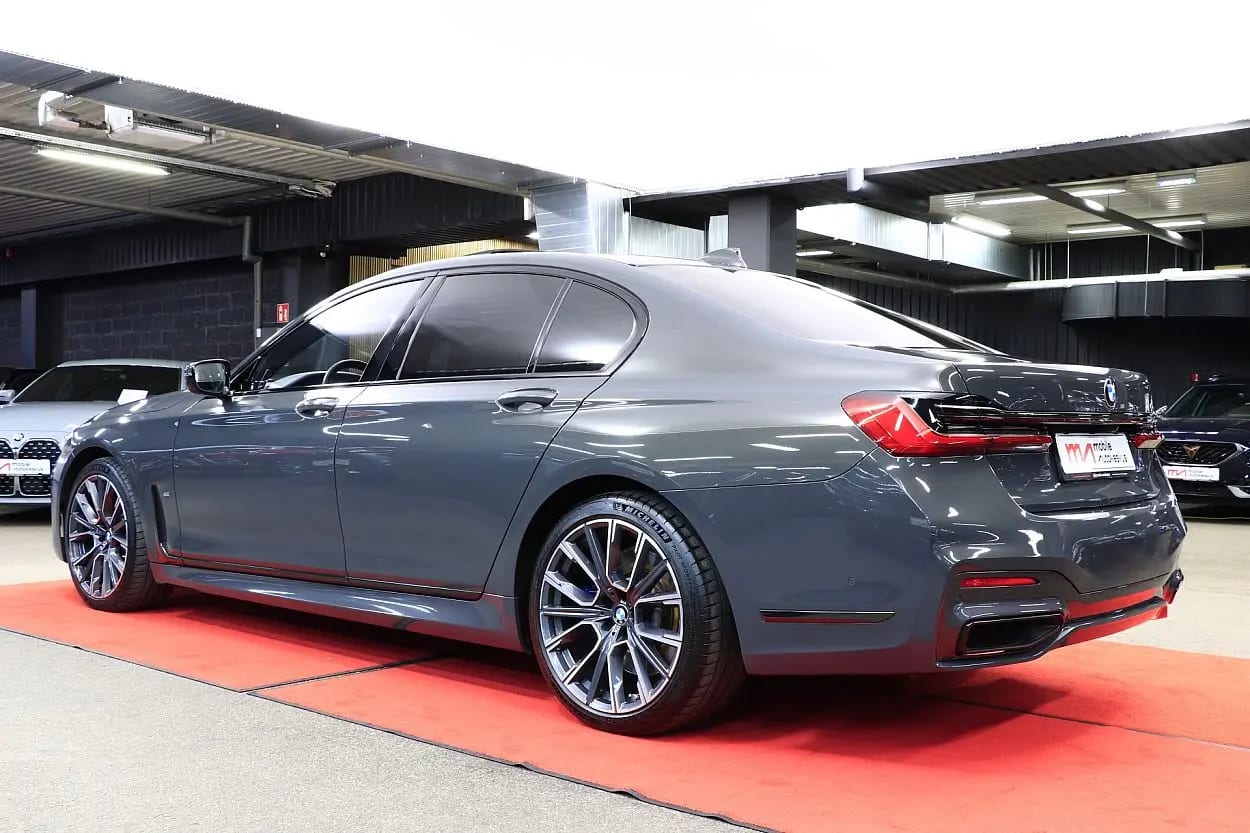 BMW 750