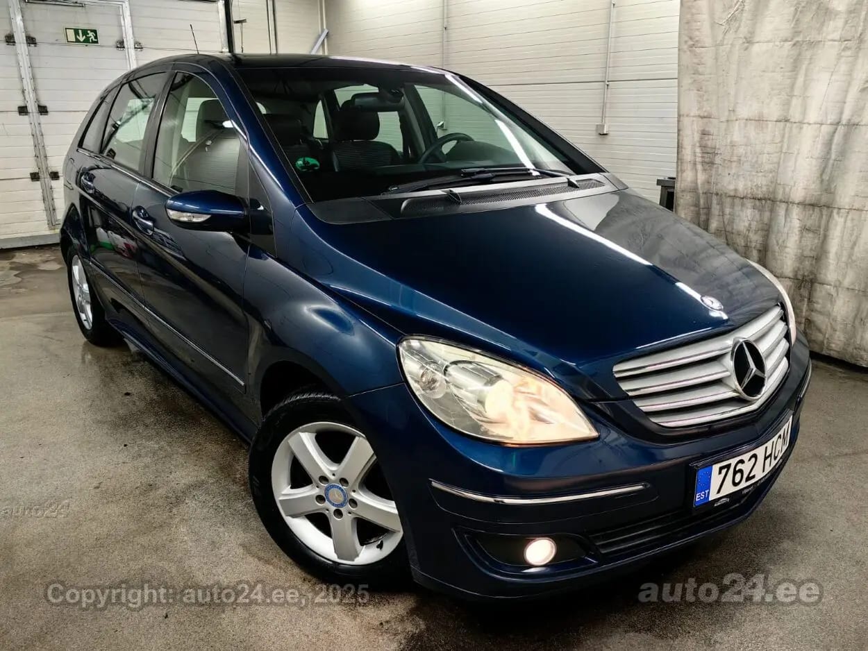 Mercedes-Benz B 180