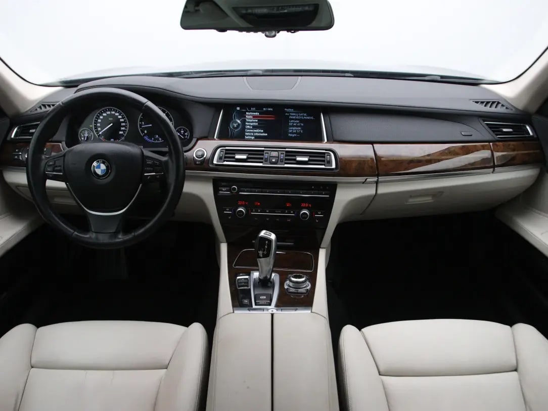BMW 730