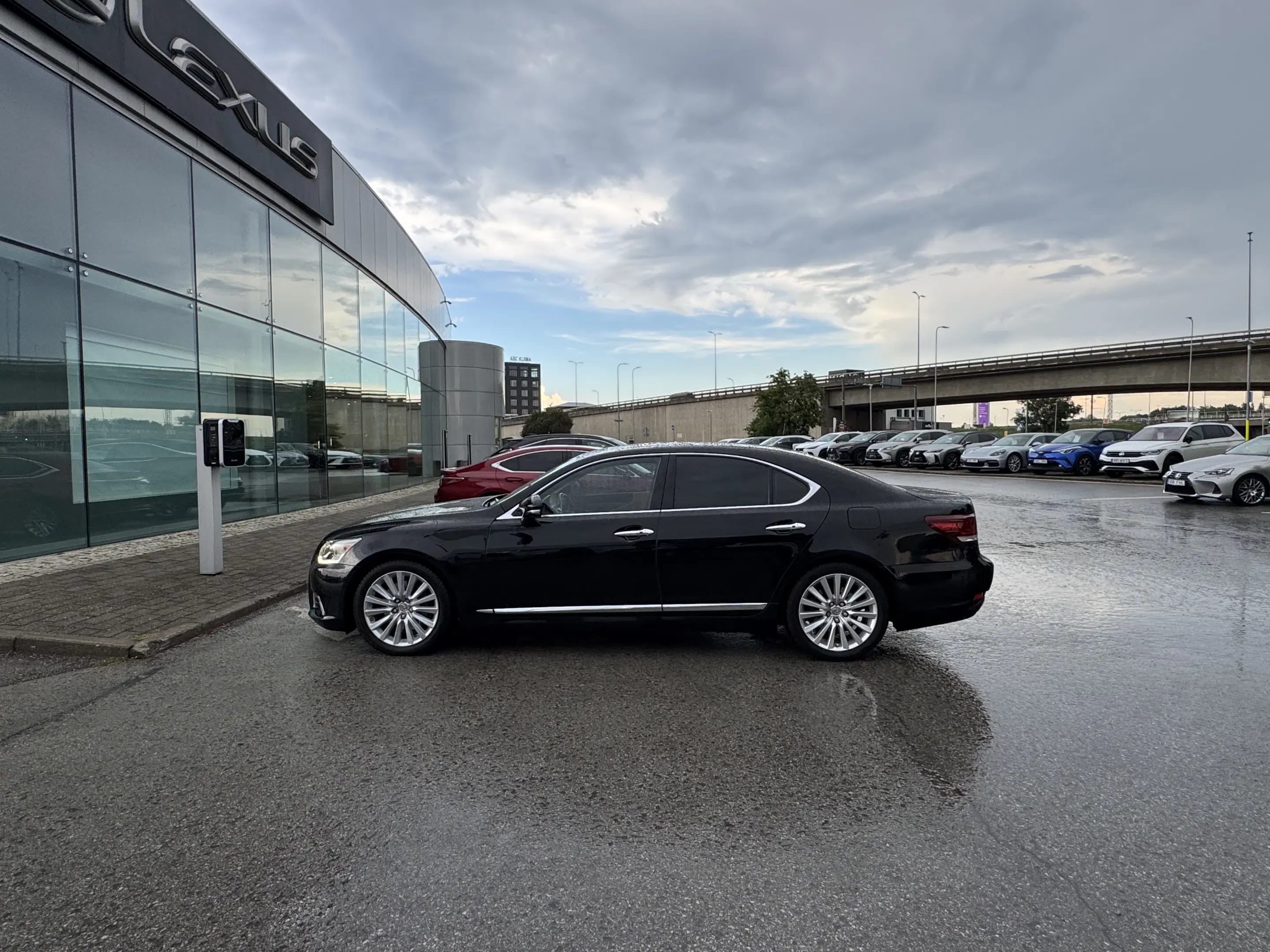 Lexus LS 460