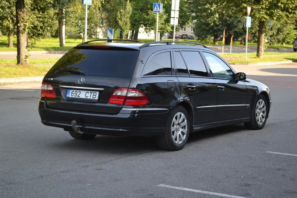 Mercedes-Benz E 320