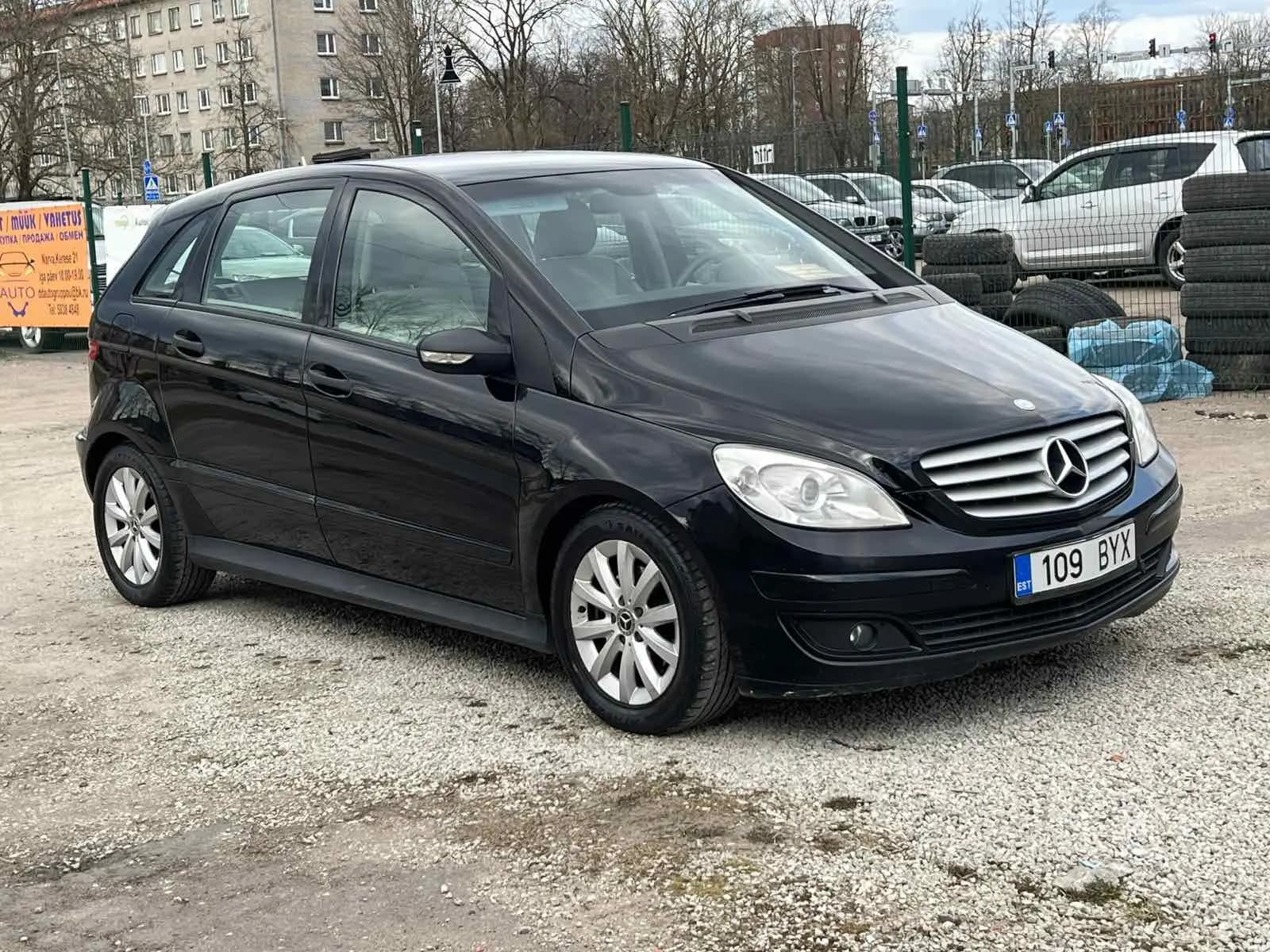 Mercedes-Benz B 180