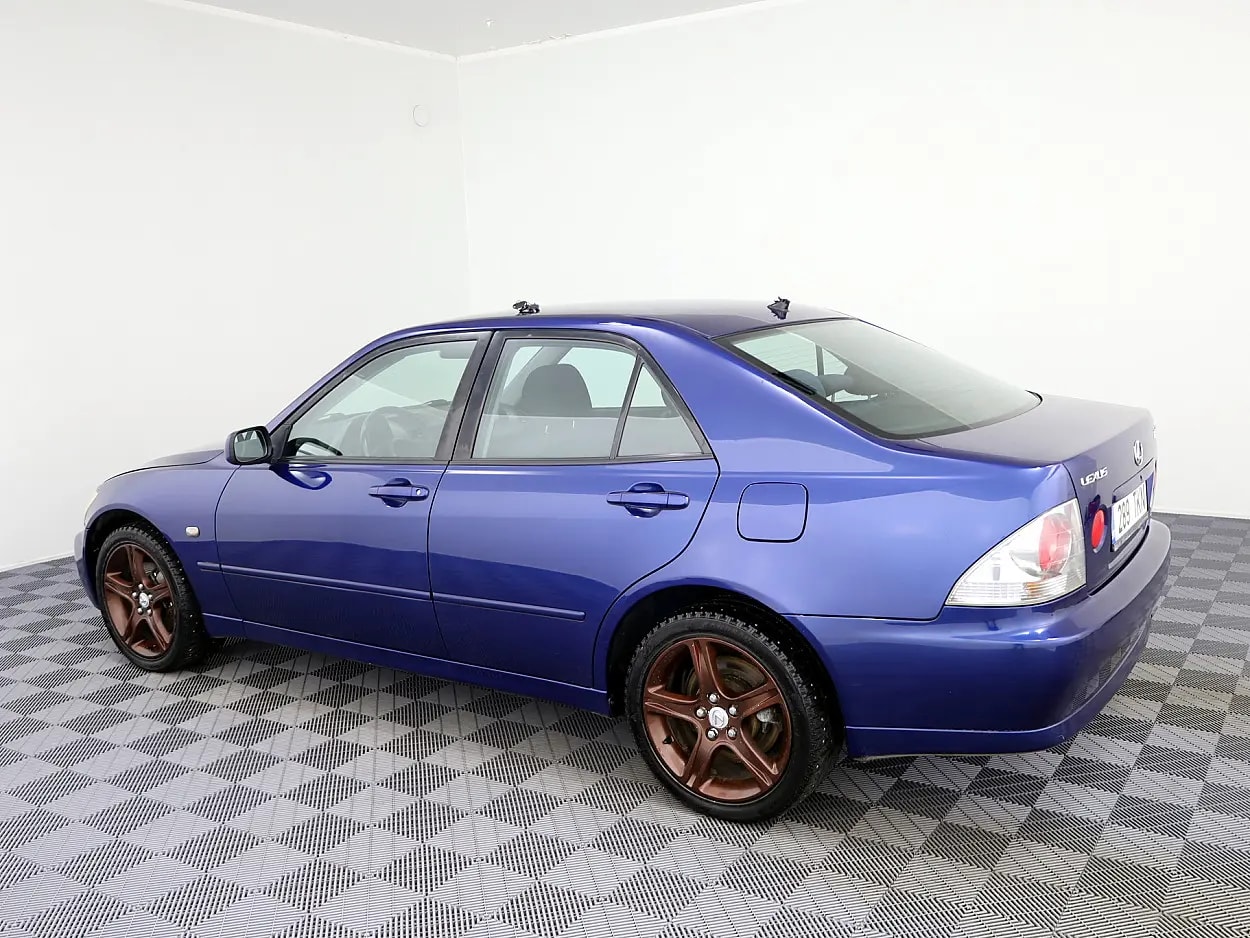 Lexus IS 200