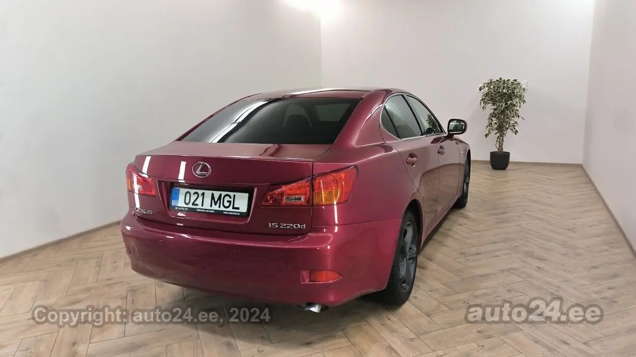 Lexus IS 220