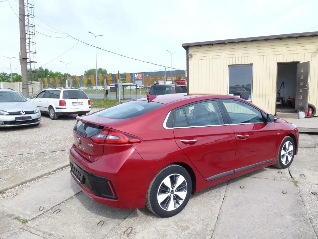 Hyundai IONIQ