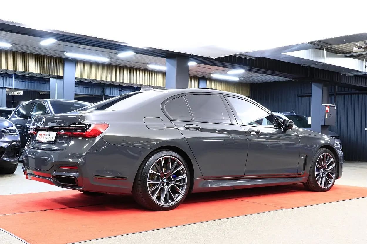 BMW 750