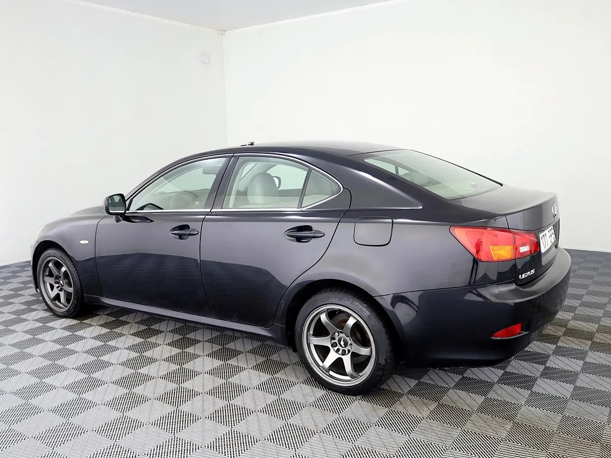 Lexus IS 220