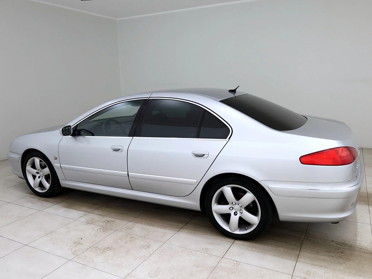 Peugeot 607