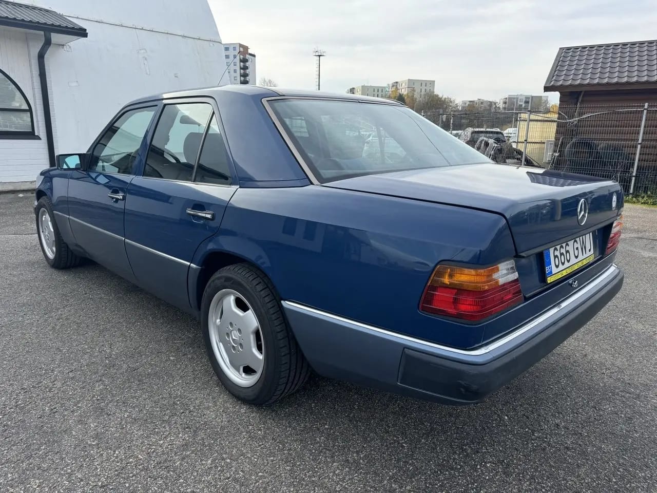 Mercedes-Benz E 200