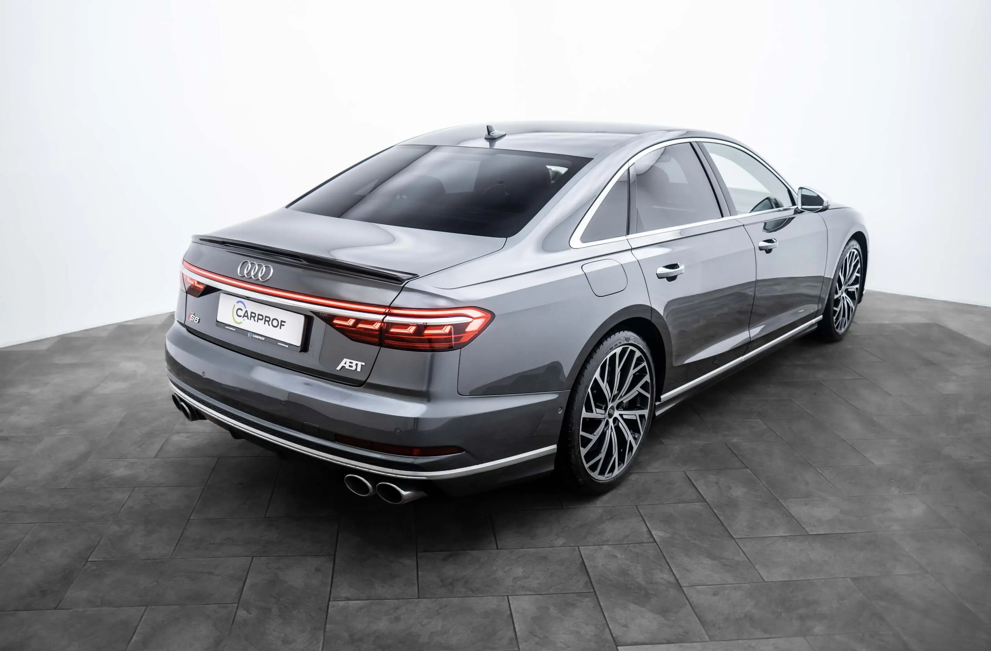 Audi S8