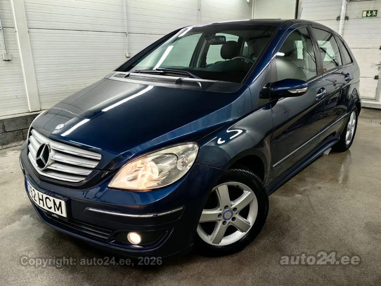 Mercedes-Benz B 180