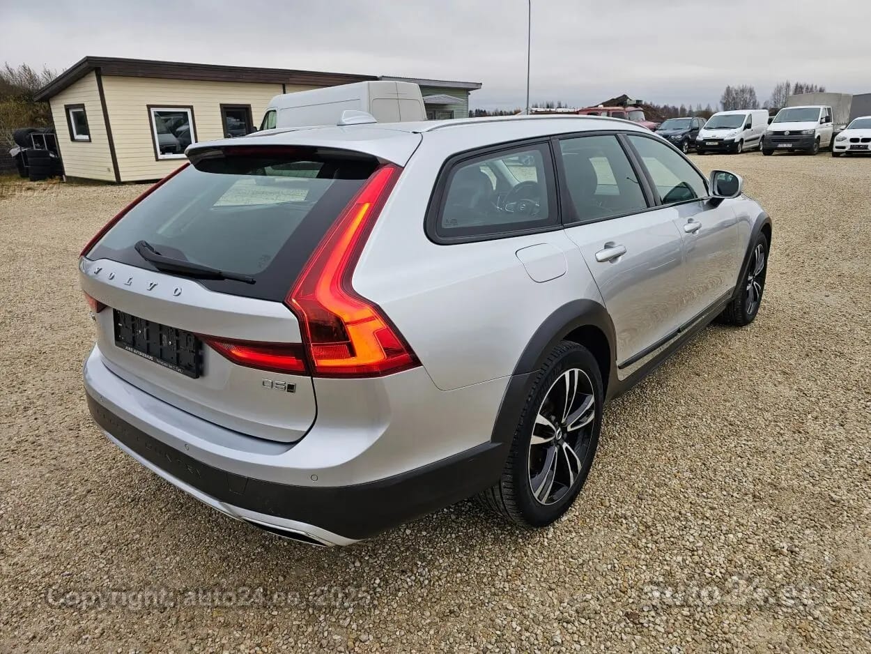 Volvo V90 Cross Country