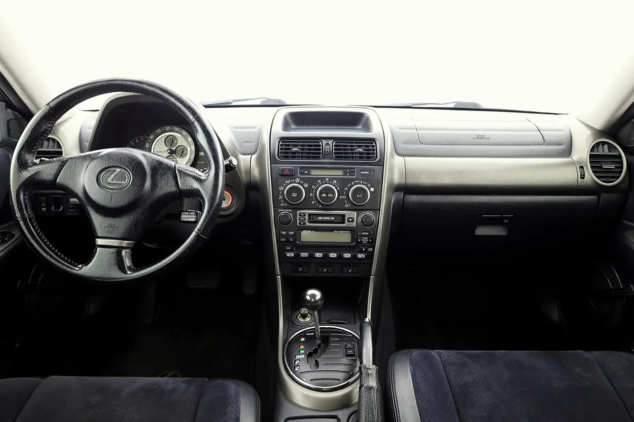 Lexus IS 200