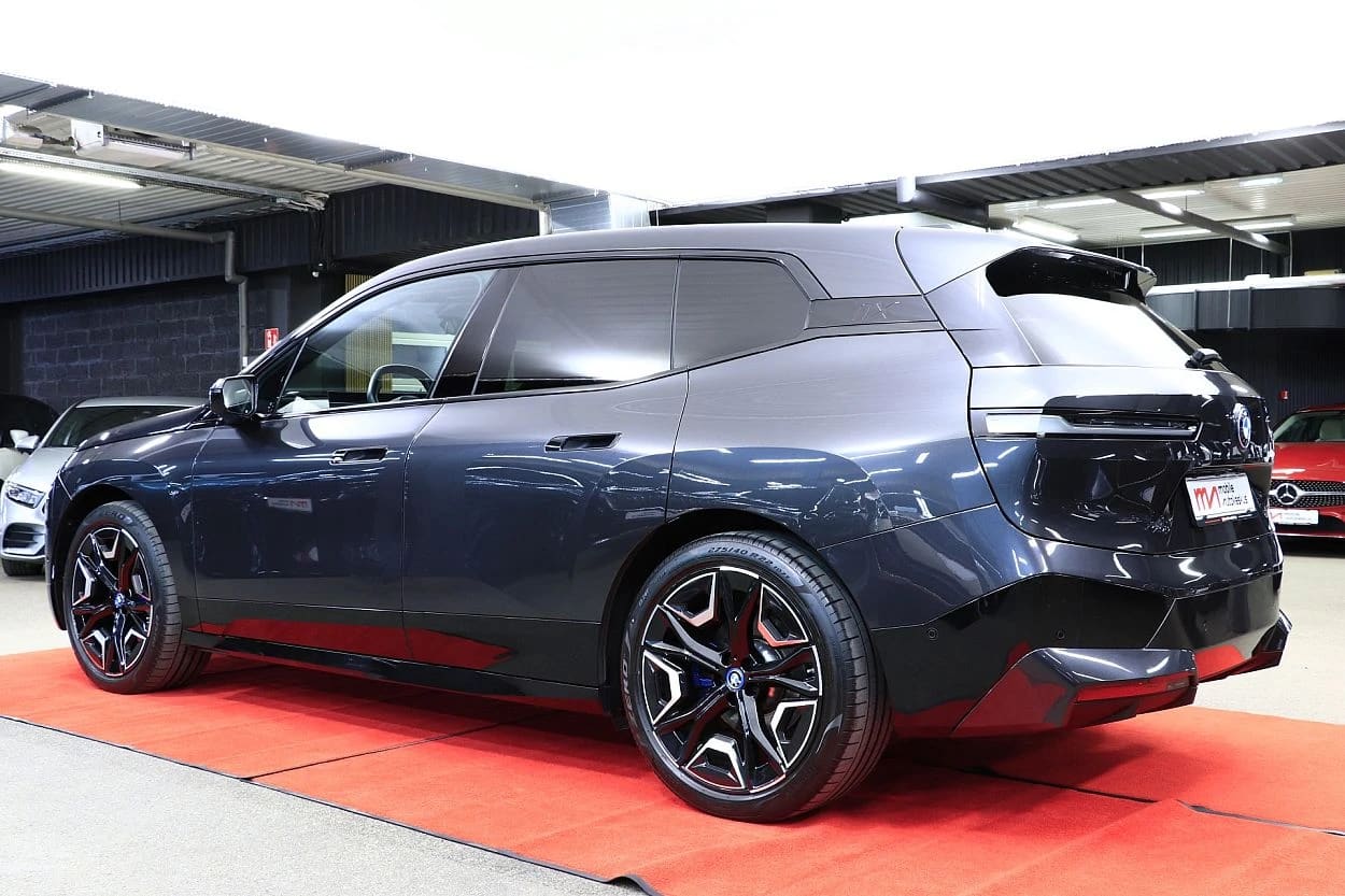 BMW iX