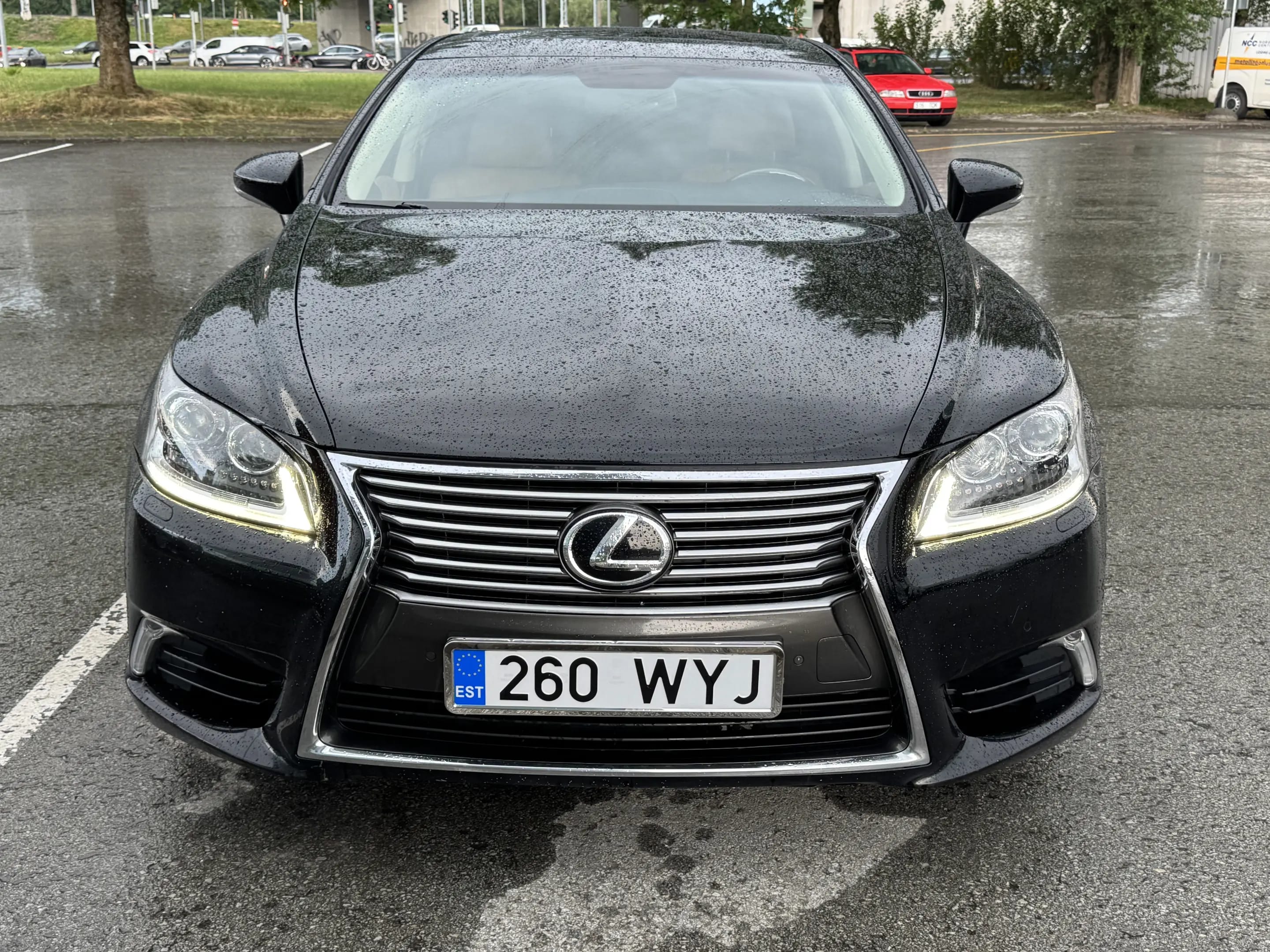 Lexus LS 460