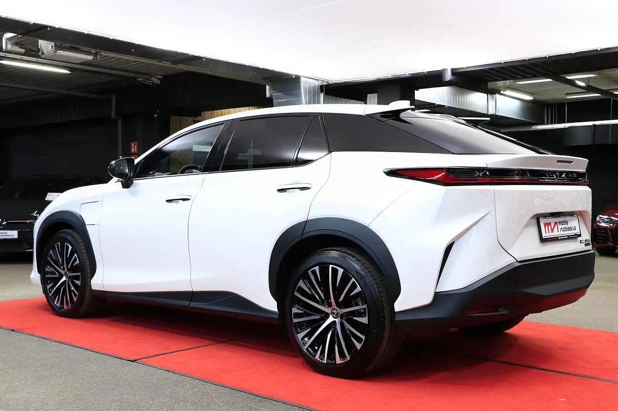 Lexus RZ