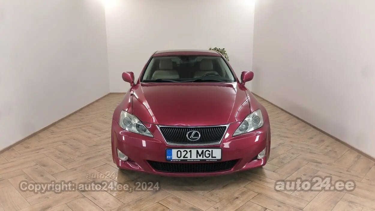 Lexus IS 220