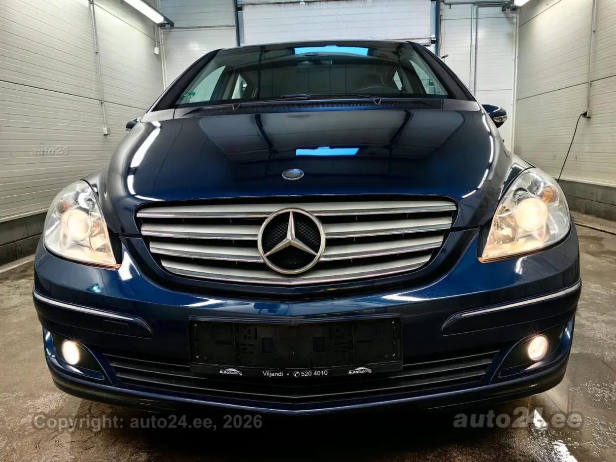 Mercedes-Benz B 180