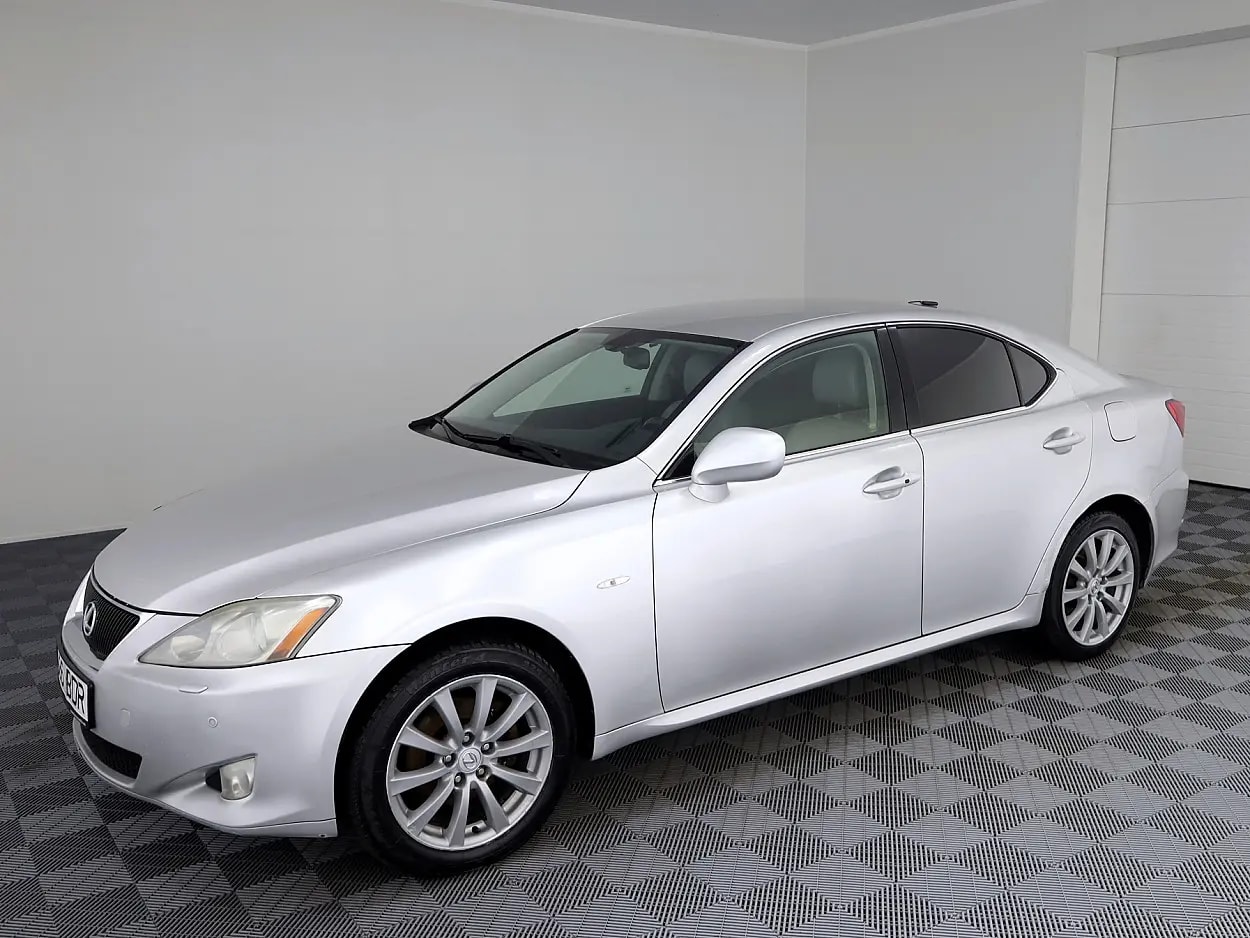Lexus IS 220