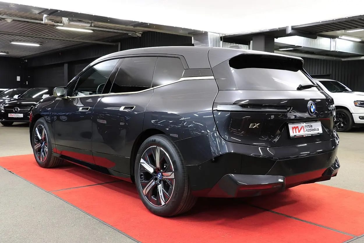 BMW iX
